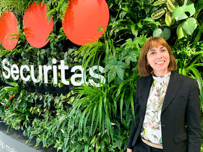 Maaike werkt als tenderspecialist bij securitas: “alles uit mijn carrière komt samen”